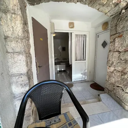 Old Town Nina Apartment *
